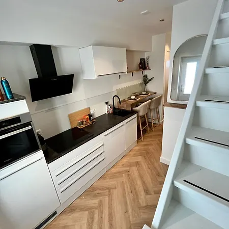 Tiny House In Center I Close To Schiphol & Amsterdam Apartment *