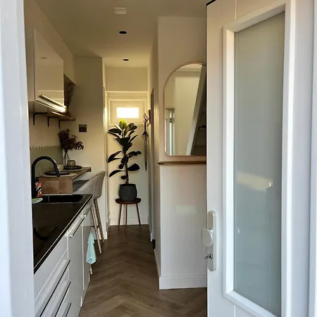Apartment Tiny House In Center I Close To Schiphol & Amsterdam